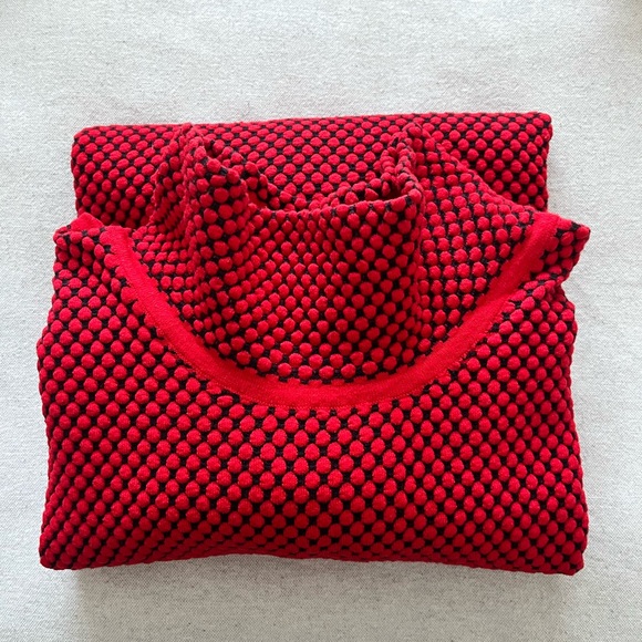 ❄️ ELANA WANG Red on Black Crew Neck Sweater - Picture 7 of 11